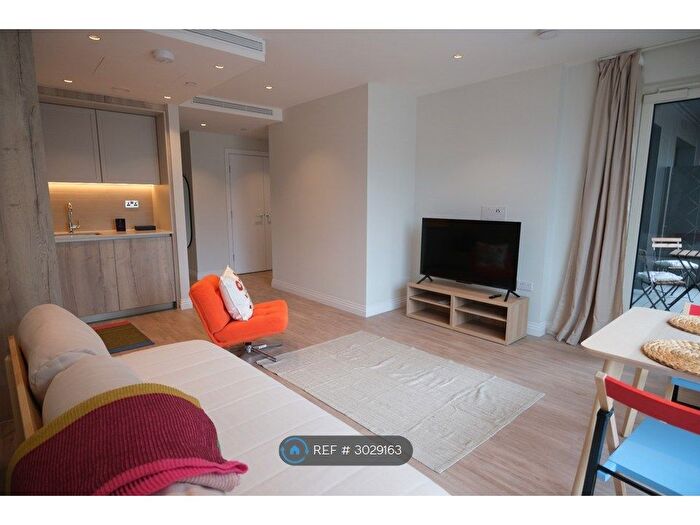 1 Bedroom Flat To Rent In Block B, London, SE11