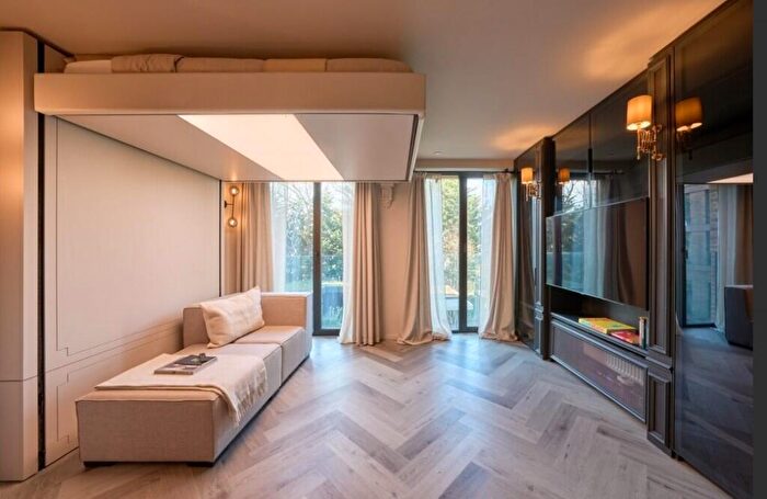 Studio To Rent In Willesden Lane, London, NW2