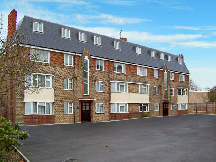 2 Bedroom Flat To Rent In Oakleigh Court (), Barnet, EN4