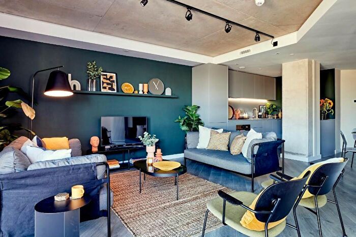 3 Bedroom Flat To Rent In Mustard Wharf At Tower Works, Industrial Collection, LS1