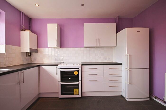 2 Bedroom Flat To Rent In Ludlow Road, Feltham, Middlesex, TW13