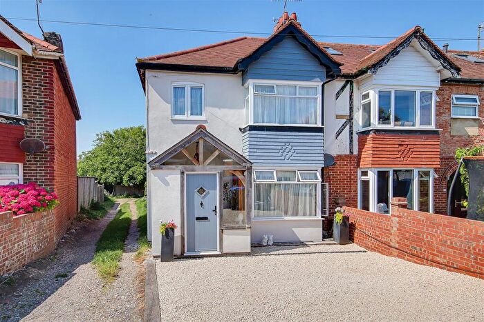 3 Bedroom End Of Terrace House For Sale In Meadow Road, Worthing, BN11