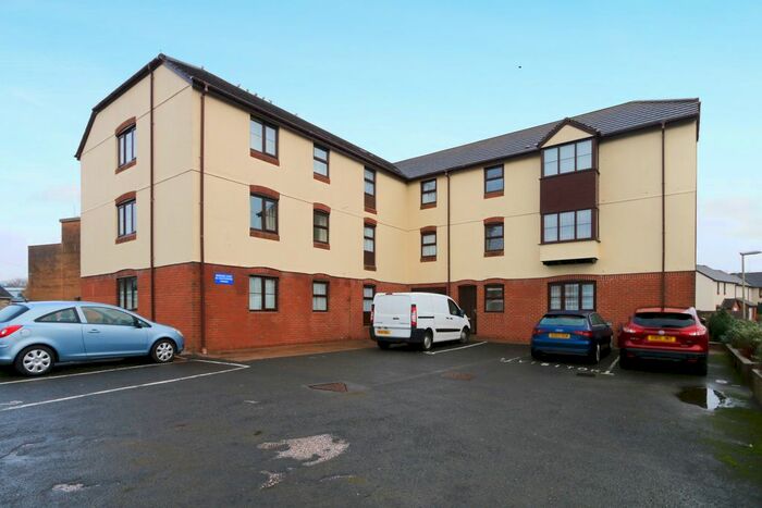 2 Bedroom Flat To Rent In Templers Road, Newton Abbot, TQ12