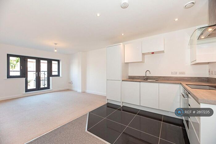 2 Bedroom Flat To Rent In London Road, Mitcham, CR4