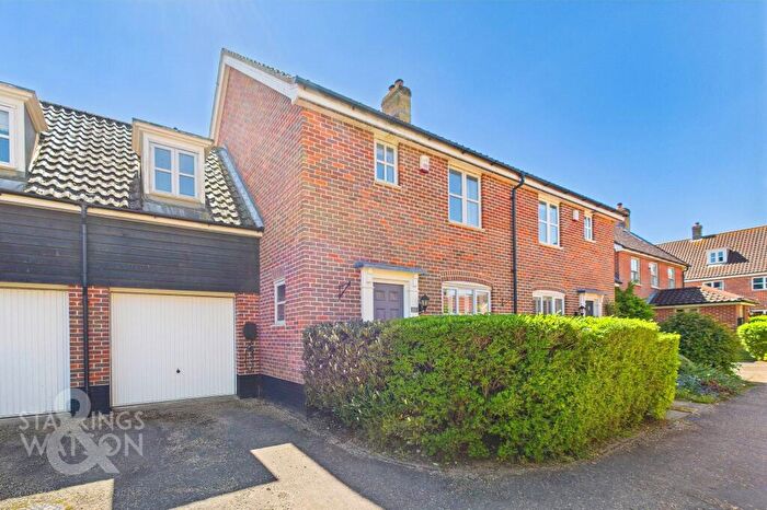 3 Bedroom Semi-Detached House To Rent In Bromedale Avenue, Mulbarton, Norwich, NR14