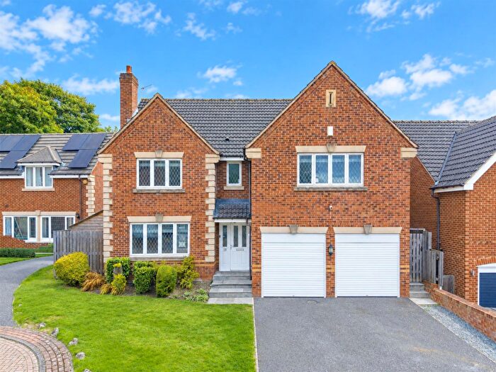 5 Bedroom Detached House For Sale In Stoneleigh Close, Moortown, LS17