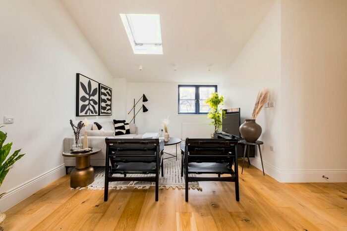 2 Bedroom Flat To Rent In Tooting High Street, London, SW17