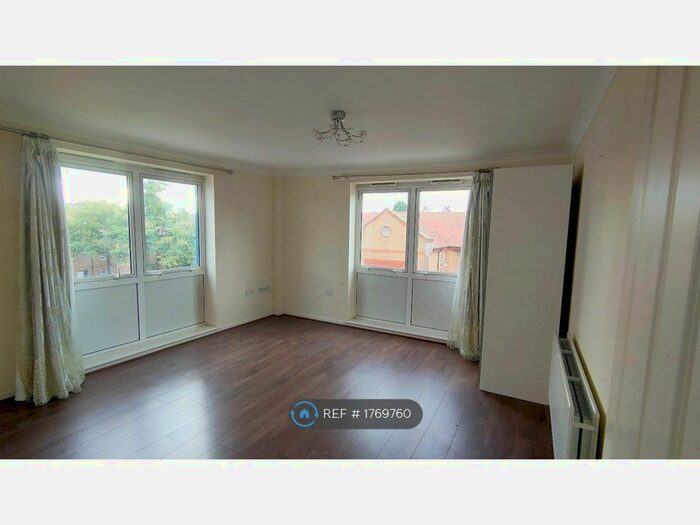 2 Bedroom Flat To Rent In Old Market Court, Sutton, SM1