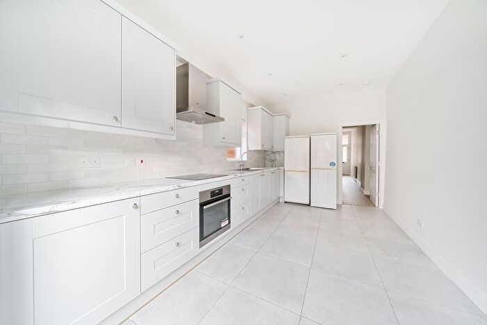 4 Bedroom Flat To Rent In Parkland Road, London, N22