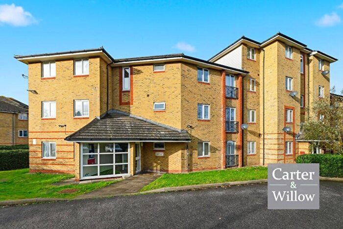 2 Bedroom Flat For Sale In Trafalgar Court, Marine Drive, Barking, IG11