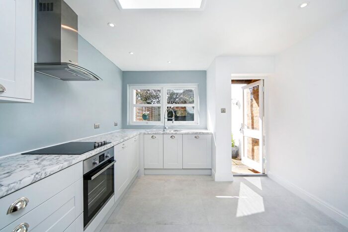 2 Bedroom Detached House To Rent In New Road, Weybridge, KT13