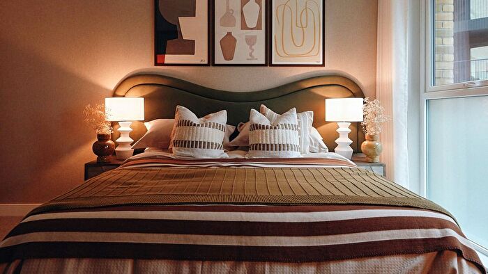 1 Bedroom Flat For Sale In Capital Interchange Way, Brentford, TW8