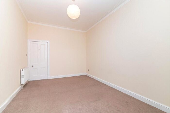 2 Bedroom Apartment To Rent In Melrose Gardens, North Kelvinside, Glasgow, G20