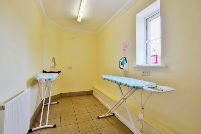 1 Bedroom Apartment For Sale In Hope Road, Sale, Greater Manchester, M33