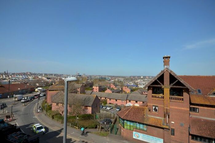 2 Bedroom Flat To Rent In Winton Street, Bristol, BS4