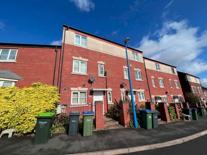 3 Bedroom Town House To Rent In Kinsey Road, Edgbaston, Birmingham, B66