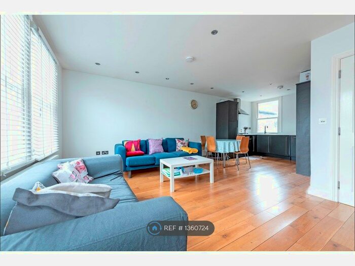 3 Bedroom Flat To Rent In Longley Road, London, SW17