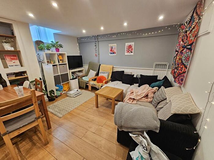 4 Bedroom Terraced House To Rent In John Street, Hyde Park, Leeds, LS6