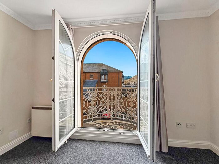 1 Bedroom Flat For Sale In Brighton Marina Village, Mariners Quay, BN2