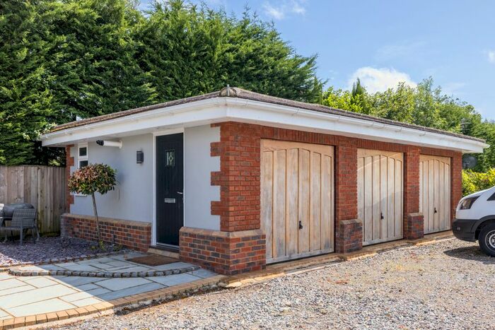 2 Bedroom Garage / Parking To Rent In Hare Lane, Lingfield, RH7