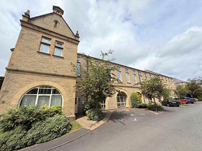 2 Bedroom Apartment For Sale In Baldwin Apartments, Emily Way, The Royal, Skircoat Green, HX1