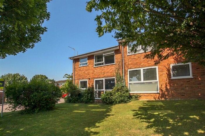 2 Bedroom Flat To Rent In Chiltern Park Avenue, Berkhamsted, HP4