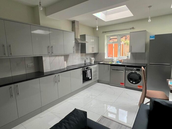 5 Bedroom Terraced House To Rent In Ridgdale Street, Bow, London, E3