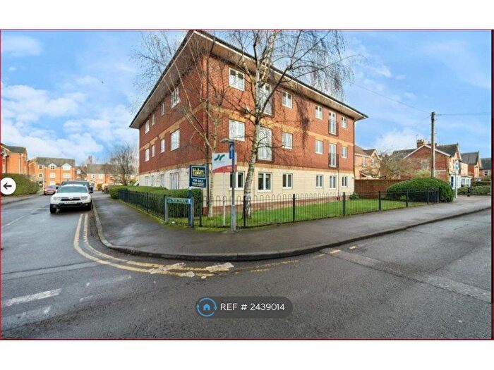2 Bedroom Flat To Rent In Laundry Court, Newbury, RG14