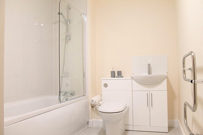 1 Bedroom Flat To Rent In Castle Court, The Minories, Dudley, DY2