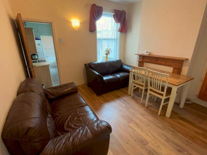 4 Bedroom Semi-Detached House To Rent In Westminster Road, Birmingham, B29