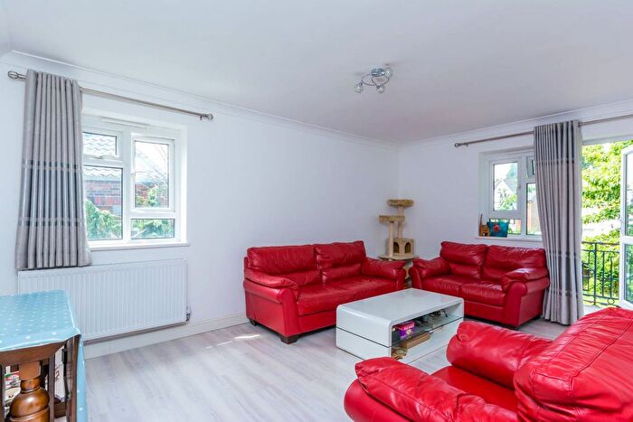 2 Bedroom Flat To Rent In Oxford Road South, Gunnersbury, London, W4