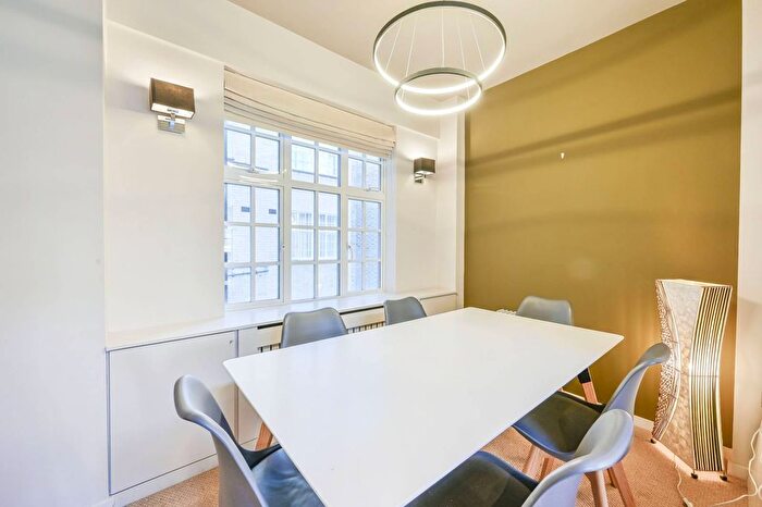 2 Bedroom Flat To Rent In Kings Road, Chelsea, London, SW3