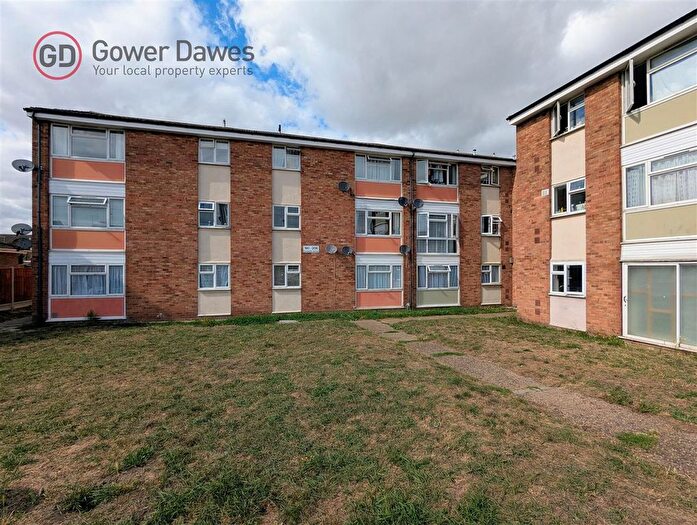 2 Bedroom Flat For Sale In Coronation Avenue, East Tilbury, RM18