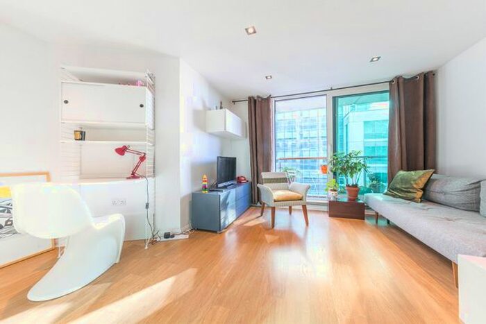 2 Bedroom Flat To Rent In Hanover House, St George Wharf, Vauxhall, London, SW8