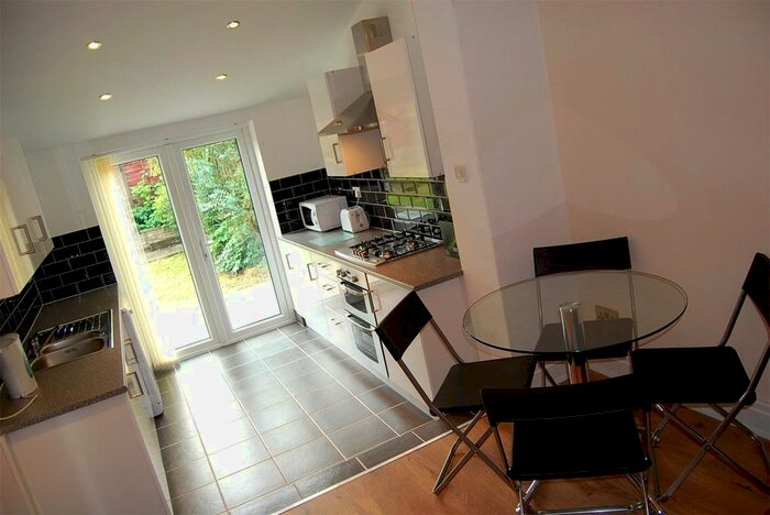 5 Bedroom Semi-Detached House To Rent In Sherwood Avenue, Fallowfield, M14