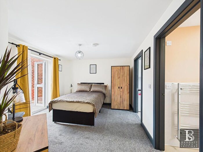 6 Bedroom Terraced House To Rent In Swan Close, Swindon, SN3