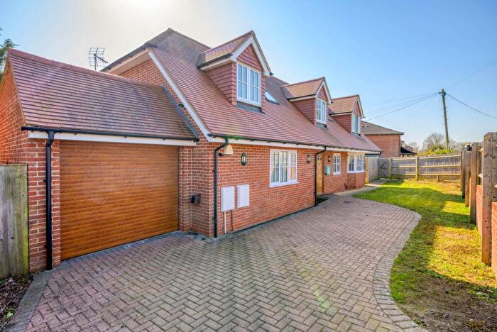 4 Bedroom Detached House For Sale In Grove Road, Emmer Green, RG4