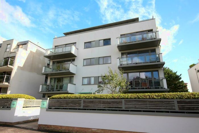 2 Bedroom Flat To Rent In Palmeira Avenue, Hove, BN3