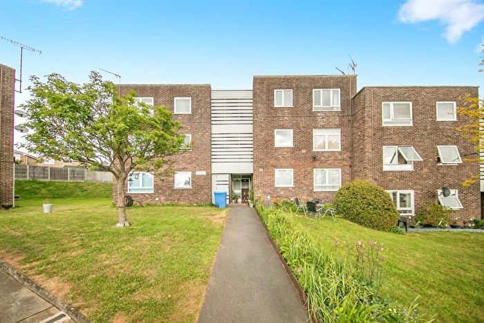 2 Bedroom Apartment For Sale In Hale Close, Ipswich, IP2