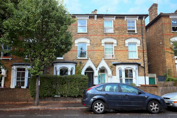 3 Bedroom Flat To Rent In Lancaster Road, London, N4