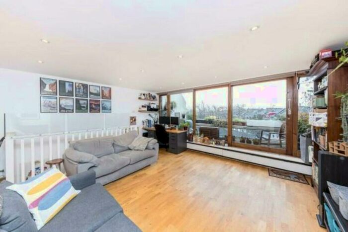 2 Bedroom Apartment To Rent In Lulot Gardens, Archway, London, N19