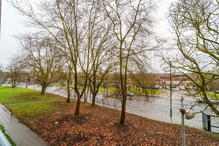 1 Bedroom Flat For Sale In Gean Court, Cline Road, Bounds Green, N11
