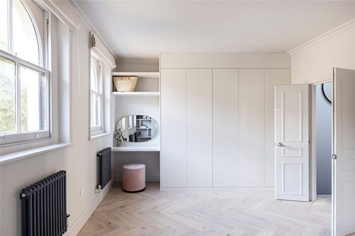 2 Bedroom Flat For Sale In Kensington Gardens Square, London, W2
