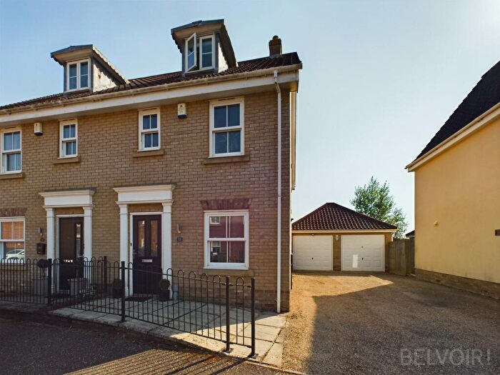 3 Bedroom Town House For Sale In Field Maple Road, Watton, IP25