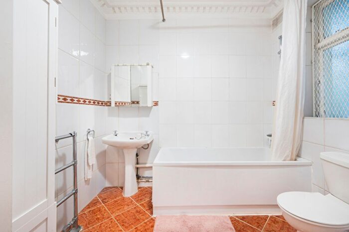 2 Bedroom Flat For Sale In Hamilton Hall, Hamilton Terrace, NW8