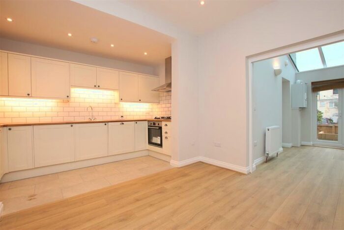 2 Bedroom Flat To Rent In Victoria Terrace, Bath, BA2