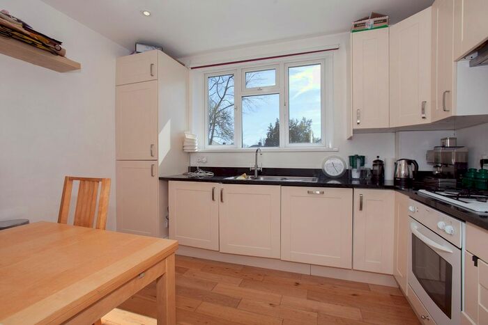 2 Bedroom Flat To Rent In Lake Road, Wimbledon, SW19