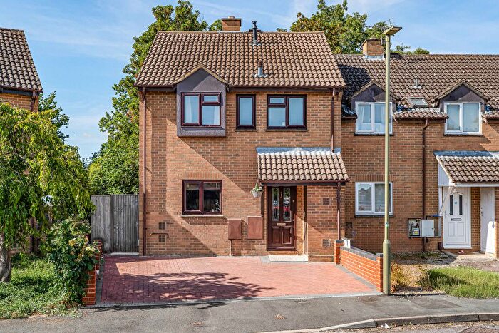 3 Bedroom End Of Terrace House For Sale In Osborne Close, Kidlington, OX5
