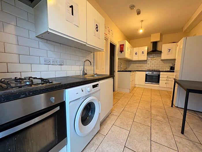 8 Bedroom Semi Detached House To Rent In Townsend Road, Southall, UB1