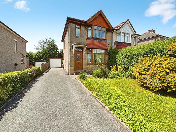 3 Bedroom Semi-Detached House For Sale In Cooper Lane, Bradford, BD6